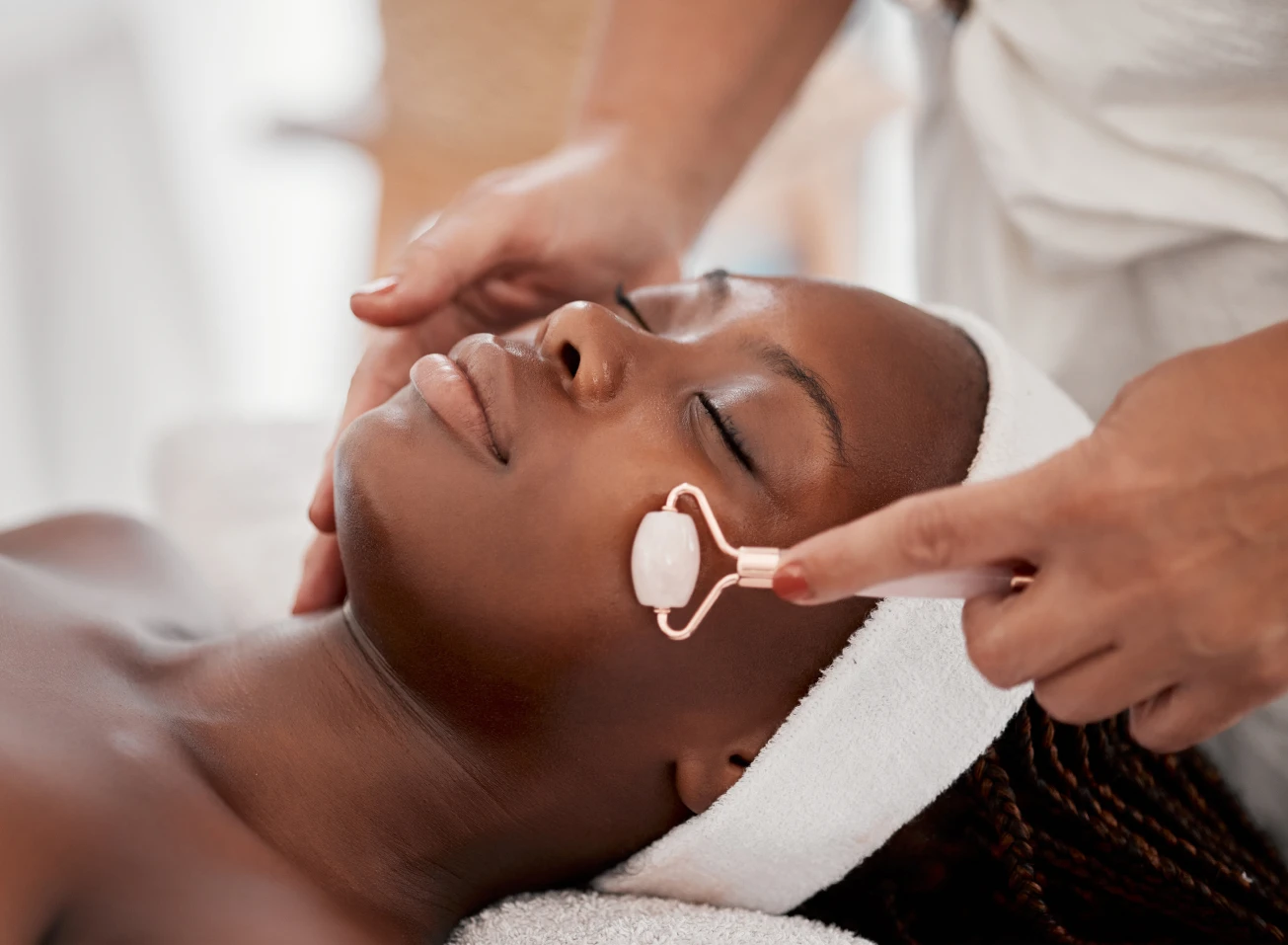 Peau noire : quels sont les meilleurs soins du visage ?